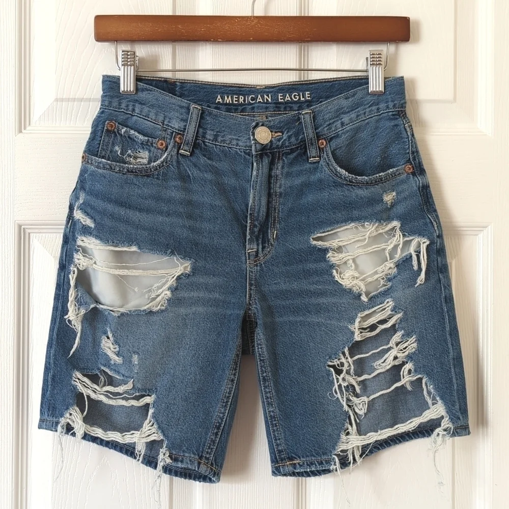 American Eagle Distressed Medium Wash Low Rise Baggy Denim Jean Shorts 00